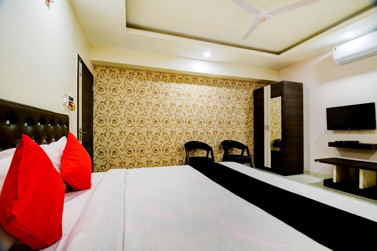 Vaccinated Staff- OYO 73981 Imperial Inn Guwahati Exterior foto